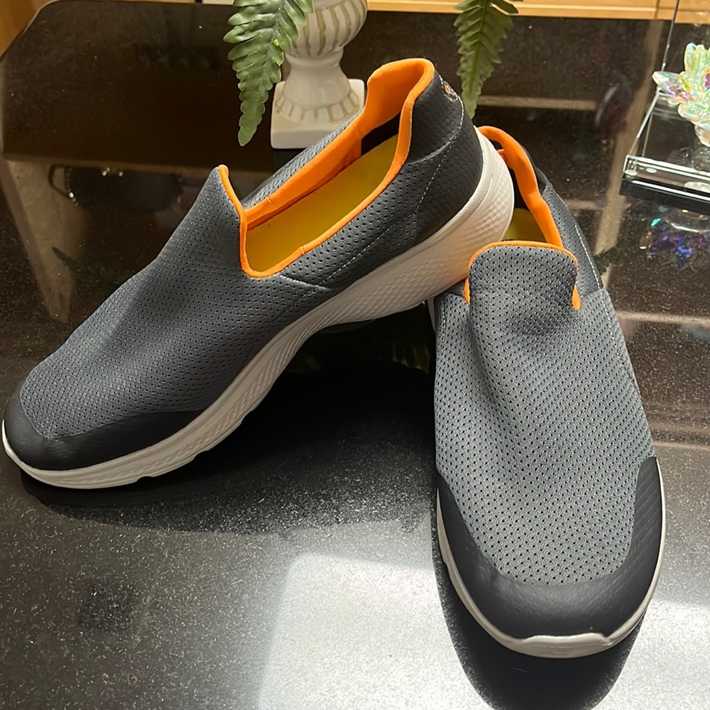 Men’s slip ons Goga Max size 11